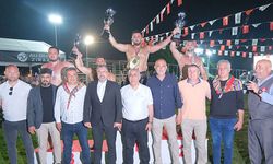 Cengizhan Şimşek, Serik Yağlı Pehlivan Güreşleri 2025’in Başpehlivanı Oldu