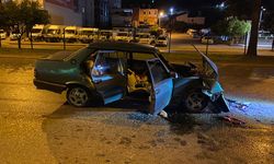 Serik’te Otomobil ile Tır Çarpıştı: 2 Kişi Yaralandı