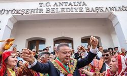 Antalya sokakları Yörük göçüyle şenlendi