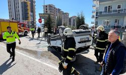 Isparta’nın Çünür Mahallesi’nde İki Otomobilin Çarpıştığı Trafik Kazasında 4 Kişi Yaralandı.