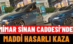 Isparta’da  Mimar Sinan Caddesi’nde Maddi Hasarlı Kaza