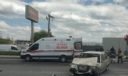 Afyonkarahisar’da iki otomobilin çarpıştığı kazada 4 kişi yaralandı