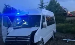 Afyonkarahisar'da minibüs kazası: 6 kişi yaralı