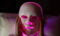 LED Yüz Maskeleri Gerçekten İşe Yarıyor mu? Dermatologlardan Net Cevap!