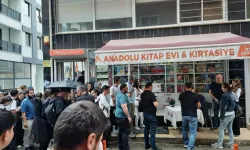 Şair Ali Tosun’dan Anlamlı Buluşma: “Nesin Sen?” Kitabı Okurlarla Buluştu