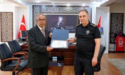 Emekliye Ayrılan Teknisyene Plaket Takdimi