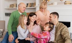 Bayramda Aile Büyüklerine Ziyaretin Önemi Sürdürülüyor