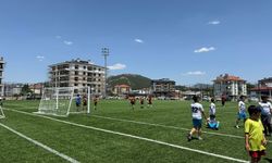 Bucak’ta Minikler Sahada: Futbol Şenliğinde Kardeşlik Rüzgarı