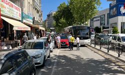 Cumhuriyet Caddesi'nde Hatalı Park Sorunu Büyüyor