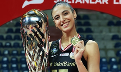 Milli Takımın Yeni Yıldızı Deniz Uyanık Kimdir? Hangi Takımda Oynuyor? İşte Kariyeri ve VNL Performansı!