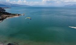 Eğirdir'de Yamaç Paraşütü Keyfi