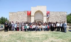 Gençler Geleneksel Oyunlarla ve Türkülerle Buluştu