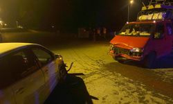 Manavgat Çeltikçi’de Kamyonet ile Otomobil Çarpıştı