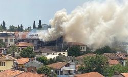 Tarihi Kaleiçi'nde Korkutan Yangın: 3 İşletme Zarar Gördü