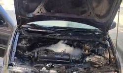 Motor Kısmı Alev Alan Otomobil Ekiplerce Söndürüldü