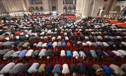 Isparta’da bayram namazında cemaat rekoru