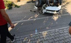 Isparta’da Kontrolden Çıkan Otomobil Refüjdeki Ağaca Çarptı: 1 Yaralı