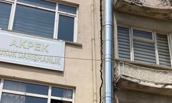 Yan Yatan Binada Hayat Normalmiş Gibi Devam Ediyor!