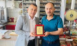 30 Yıl Boyunca Vergisini Aksatmadı: Ispartalı Bakkala Anlamlı Plaket