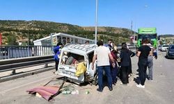Afyon’da Zincirleme Trafik Kazası: Üst Geçitteki Araç Kontrolden Çıktı
