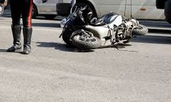 Afyonkarahisar'da Otomobille Çarpışan Motosikletin Sürücüsü Yaralandı