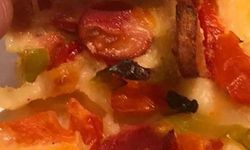 Pizzadan Çıkan Sinek Mide Bulandırdı