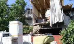 Denizli’de Taşınma Sırasında Balkon Çöktü: 3 Kişi Yaralandı