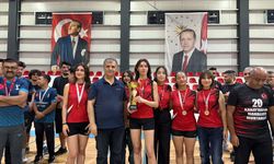 Bucak’ta Voleybol Coşkusu! Halk Turnuvası Şampiyonları Belli Oldu