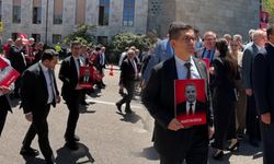 CHP’li Halıcı, Yargıya Tepkisini Sokakta Gösterdi