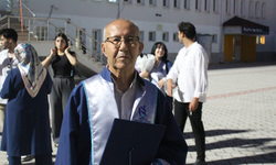 Üniversite Okumak İçinde Ukde Kaldı 77 Yaşında Mezun Oldu