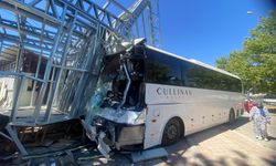 Antalya Aksu'da Zincirleme Kaza: 21 Kişi Yaralandı