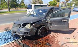 Lastiği Patlayan Otomobil Takla Attı