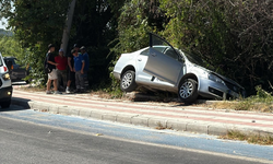 Manavgat’ta Kaldırıma Çıkan Araç Takla Atmaktan Son Anda Kurtuldu