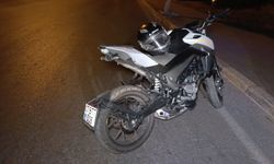 Manavgat’ta Motosiklet Bordür Taşına Çarptı