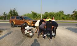 Manavgat’ta Motosiklet ile Hafif Ticari Araç Çarpıştı