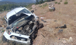 Antalya Gündoğmuş'ta Hafif Ticari Araç Şarampole Uçtu
