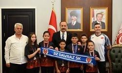 Milli Badmintoncular Valiyi Ziyaret Etti