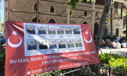 Isparta’da Şehitler İçin Lokma Dağıtıldı Zafer Partisi 12 Mehmetçiği Unutmadı
