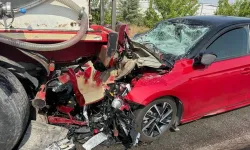 Afyon'a otomobil süt tankerine çarptı