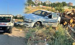 Kontrolden Çıkan Otomobil Yol Kenarındaki Tomruklara Çarptı