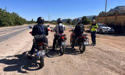 Trafik Tim Komutanlığından Reflektör ve Kask Uyarısı: Eğirdir’de Trafik Bilinci Artırılıyor