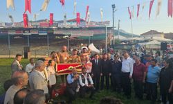 Vali Bilgihan ve Sekreter Ertilav, Dirmil’de Yağlı Güreş Coşkusuna Ortak Oldu!