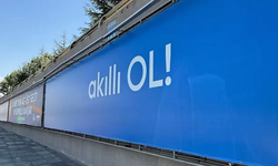 “Akıllı Ol” Afişlerinin Sırrı Ortaya Çıktı! “Akıllı Ol” Ne Anlama Geliyor, Hangi Reklam Kampanyasına Ait?