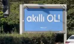 Ankara'da Her Yerde Görülen 'Akıllı Ol' Afişi Ne Anlama Geliyor? Gizemli Mesaj Merak Uyandırdı!