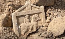 Denizli’de park çalışmasında antik taş levha bulundu