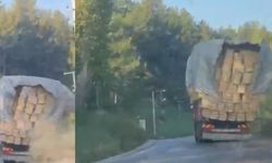 Trafikte Tehlikeli Taşımacılık: Saman Balyaları Yola Savruldu
