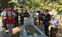 17 Ağustos Depremi Şehitlerini Mezarı Başında Andı