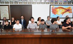 Isparta Valisi Erin, LGS ve YKS’de Derece Yapan Öğrencileri Ağırladı
