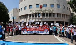 Antalya’da Memurlar Zam Teklifini Halayla Protesto Etti