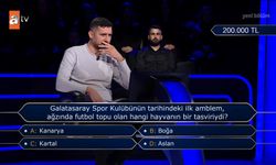 Galatasaray Spor Kulübünün tarihindeki ilk amblem ağzında futbol topu olan hangi hayvanın bir tasviriydi?